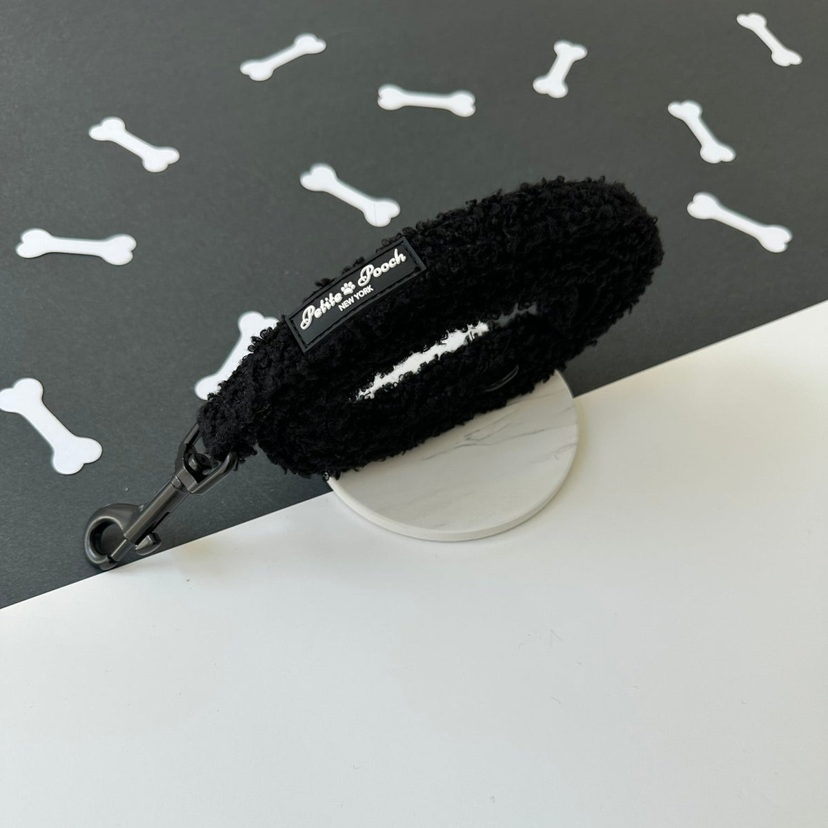 MIDNIGHT IN MANHATTAN - LEASH